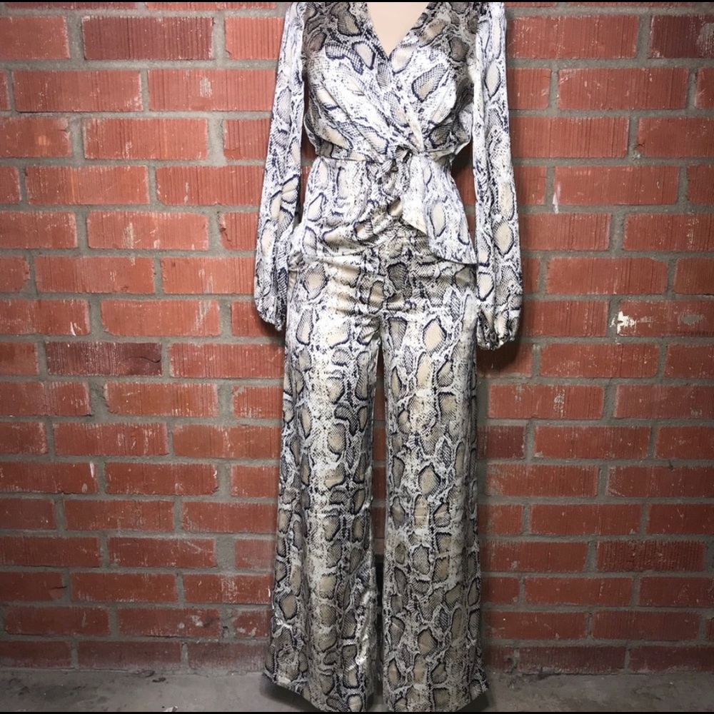 Snake print wide legs pants